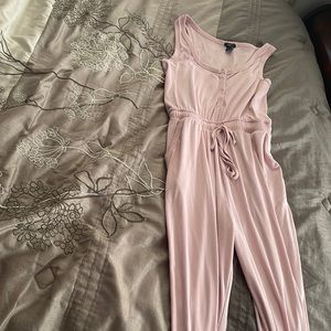 Women’s jumpsuit never been wore just don’t have tags.